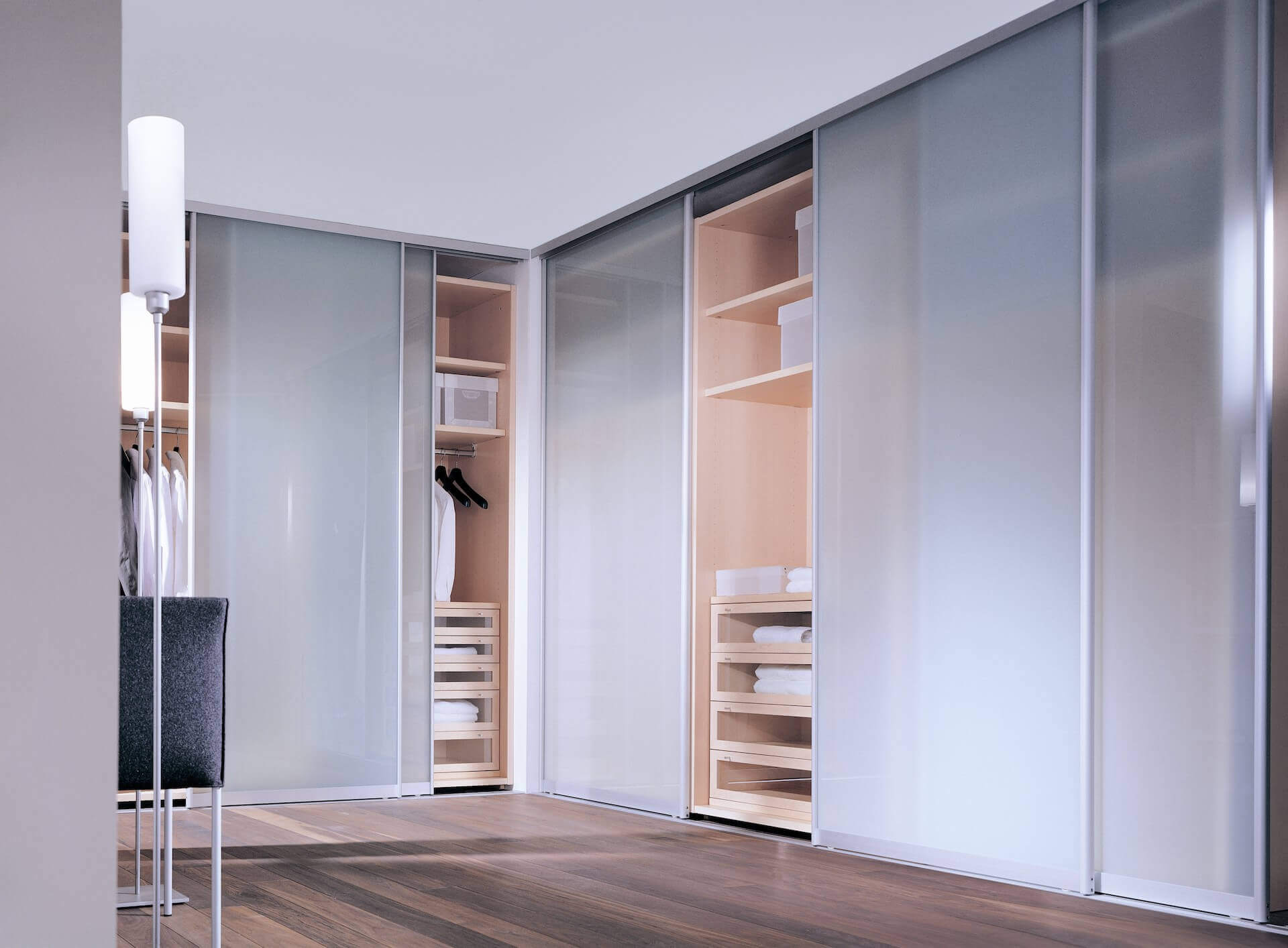 Schrankscheibetüranlage - Aluminium Rahmen und Schienen - VSG Mattglas