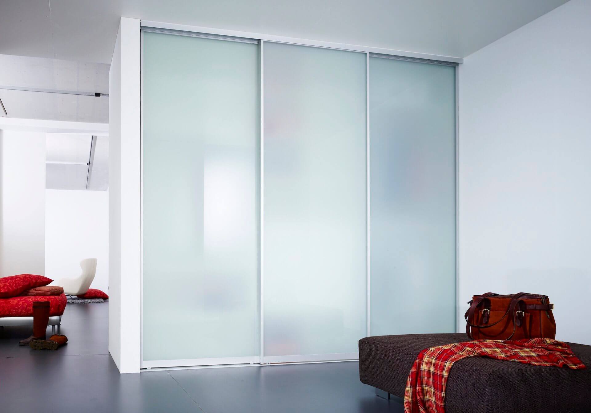 Schrankschiebetüranalge - Aluminium Rahmen und Schienen - VSG Mattglas
